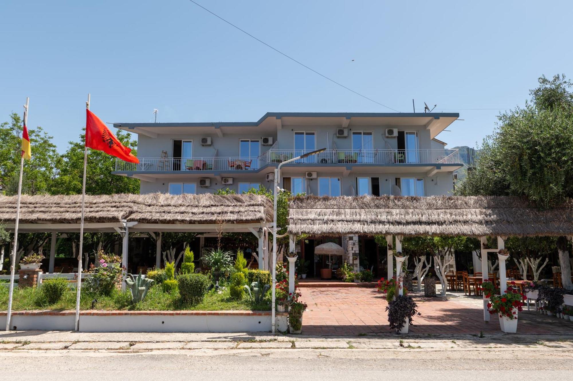 Hotel Nika Radhime Luaran gambar