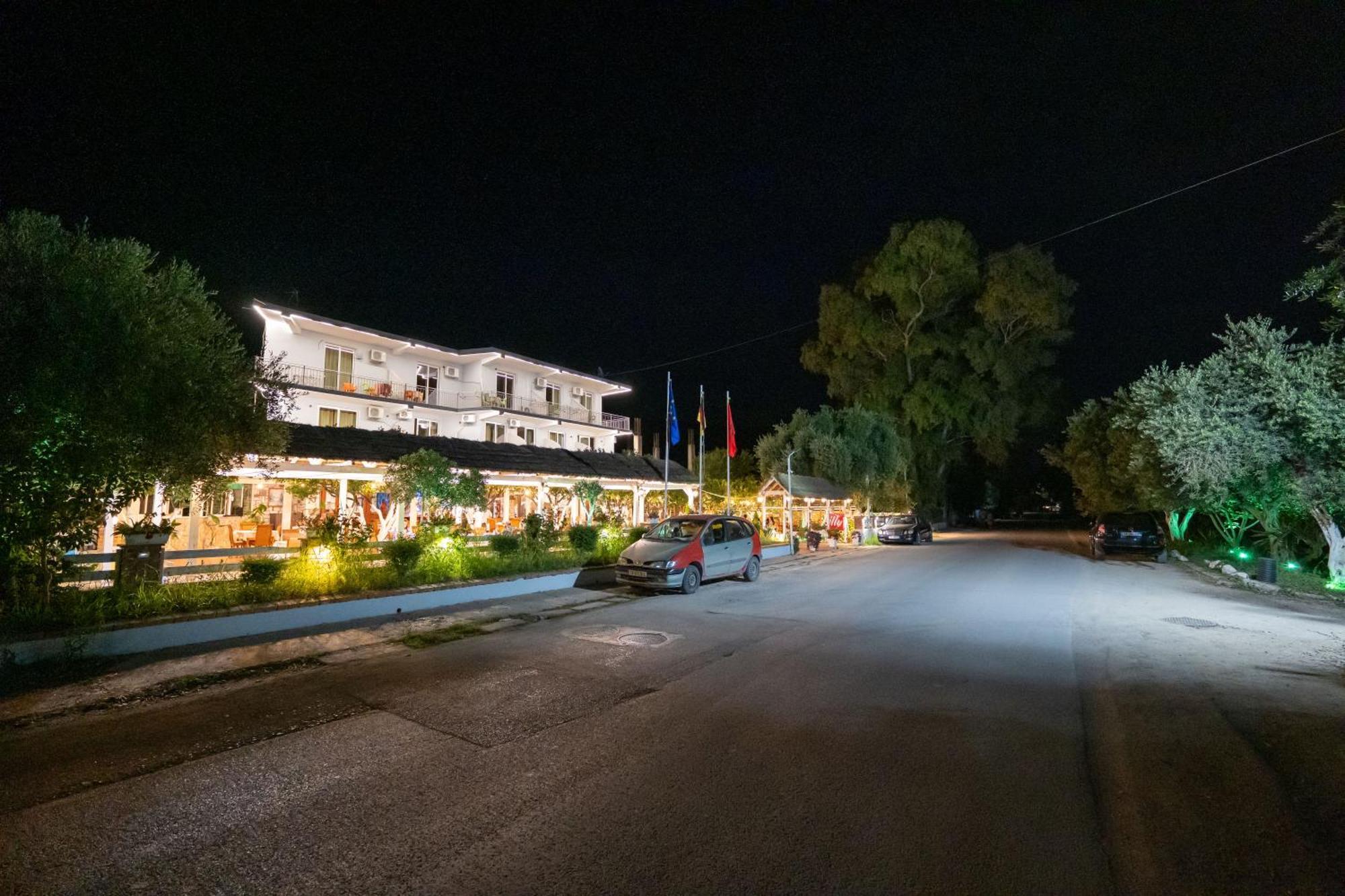 Hotel Nika Radhime Luaran gambar