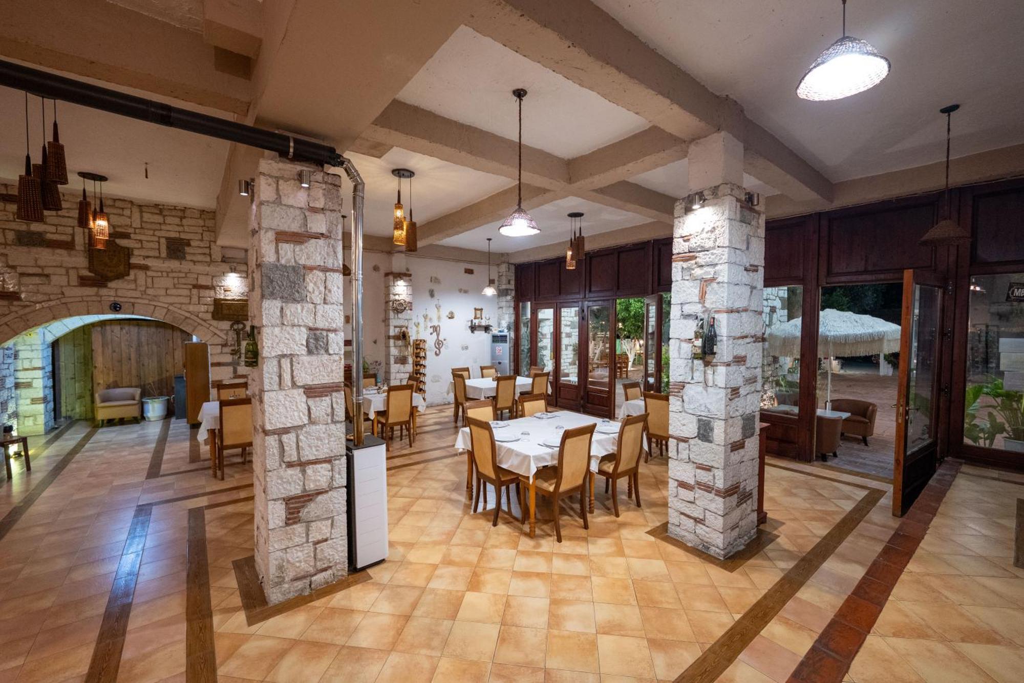 Hotel Nika Radhime Luaran gambar