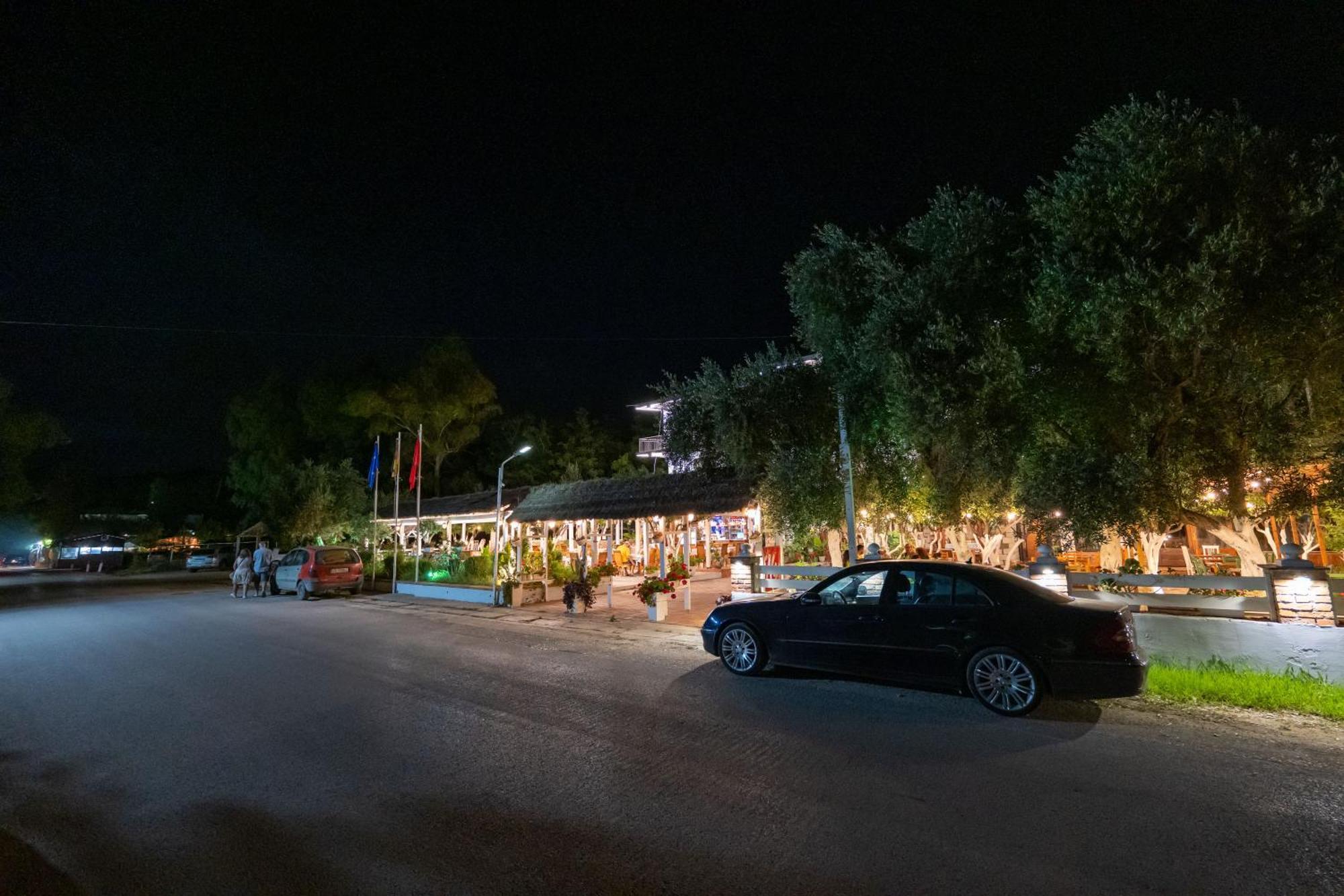Hotel Nika Radhime Luaran gambar