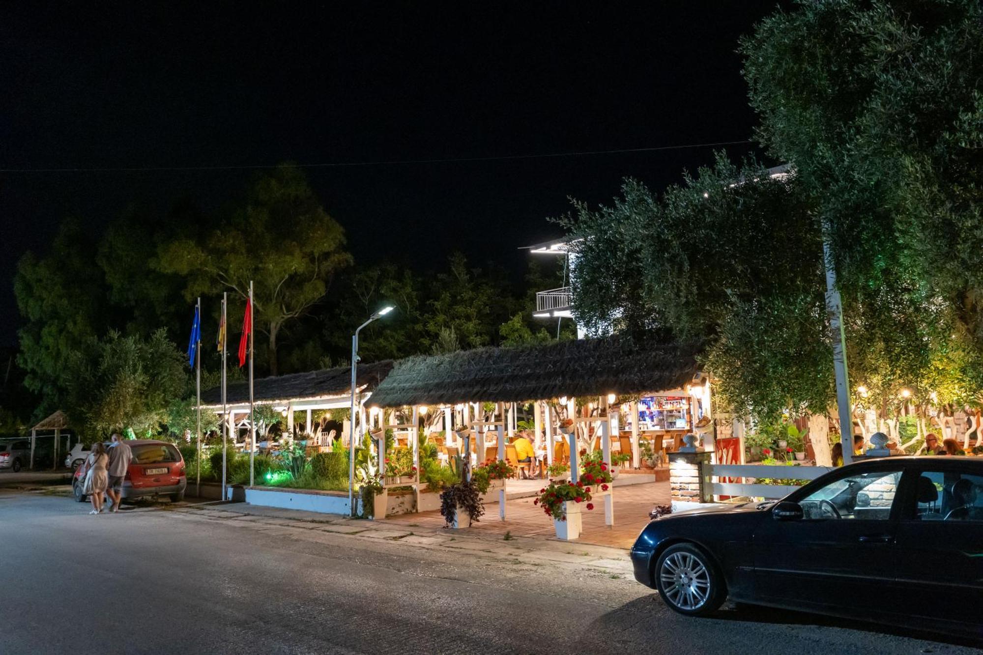 Hotel Nika Radhime Luaran gambar