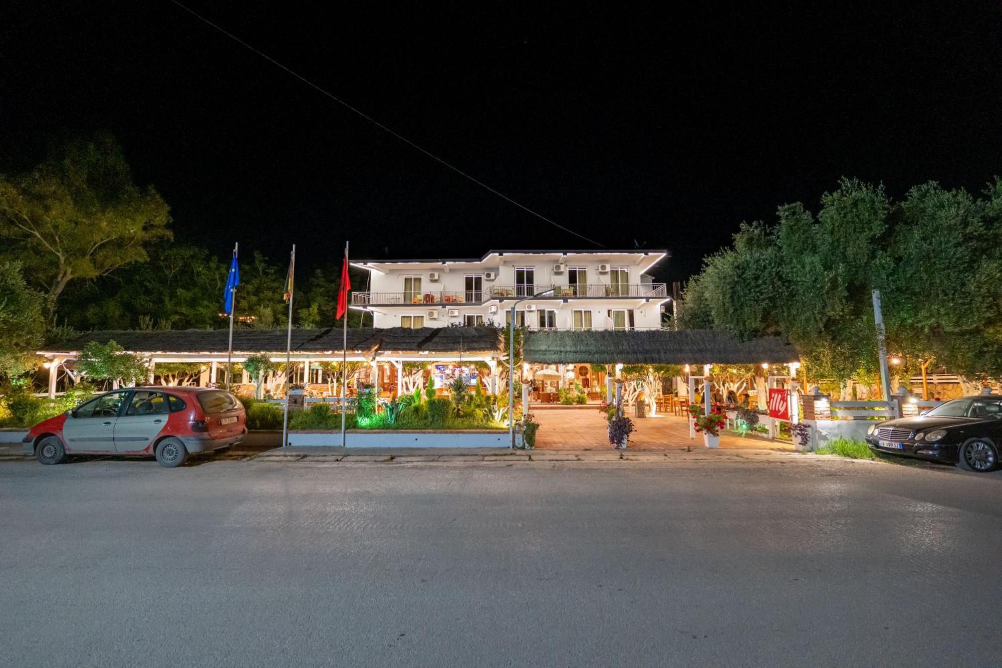 Hotel Nika Radhime Luaran gambar