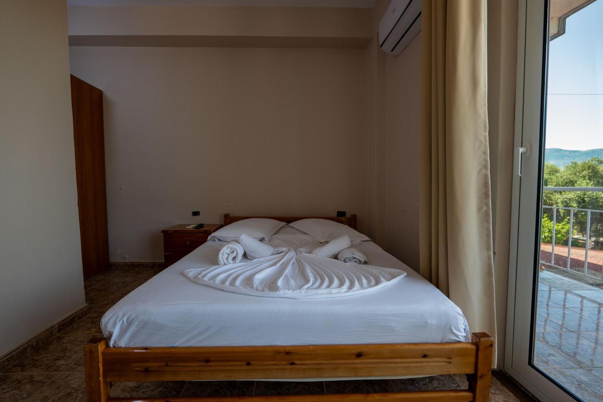 Hotel Nika Radhime Luaran gambar